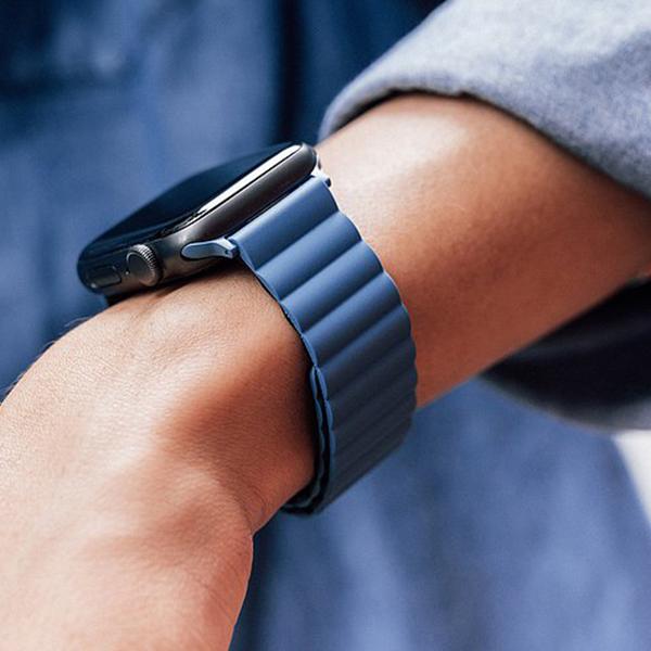 Dây Đeo UNIQ Revix Reversible Magnetic Silicone Strap (42/44/45mm) Chính Hãng
