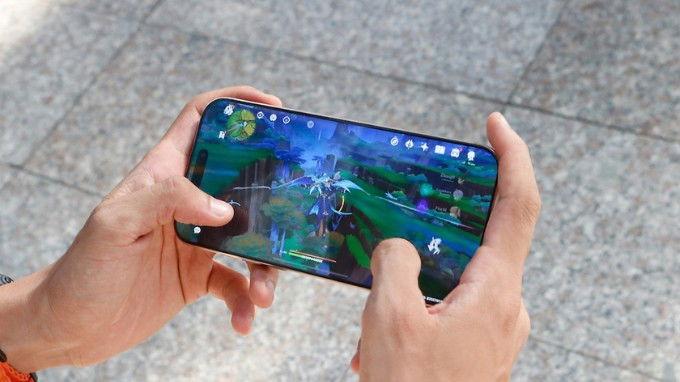 Hiệu năng mạnh mẽ với A18 Pro